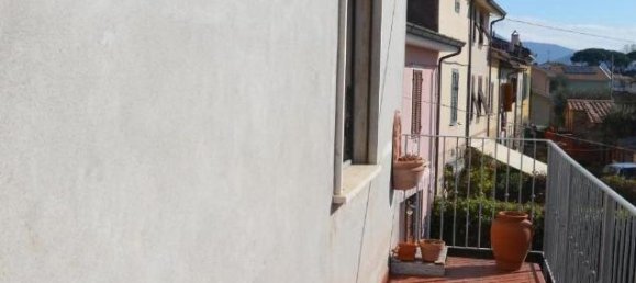 4 rooms Apartment in Vecchiano, Italy No. 33086 7