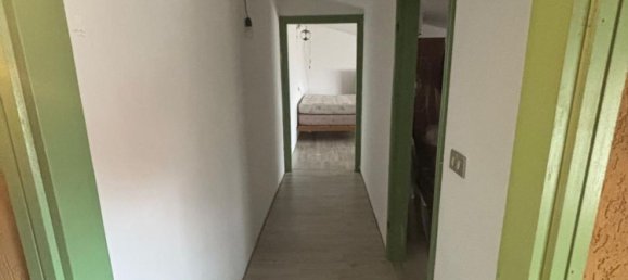 Дом с 6 комнатами в Гандино, Италия № 297795 3