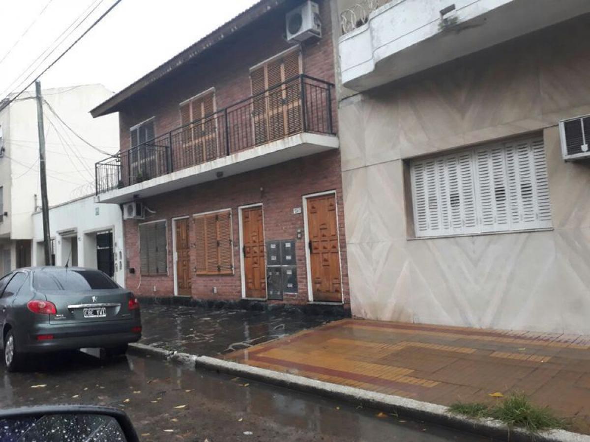 2 bedrooms House in Lanus, Argentina No. 64351