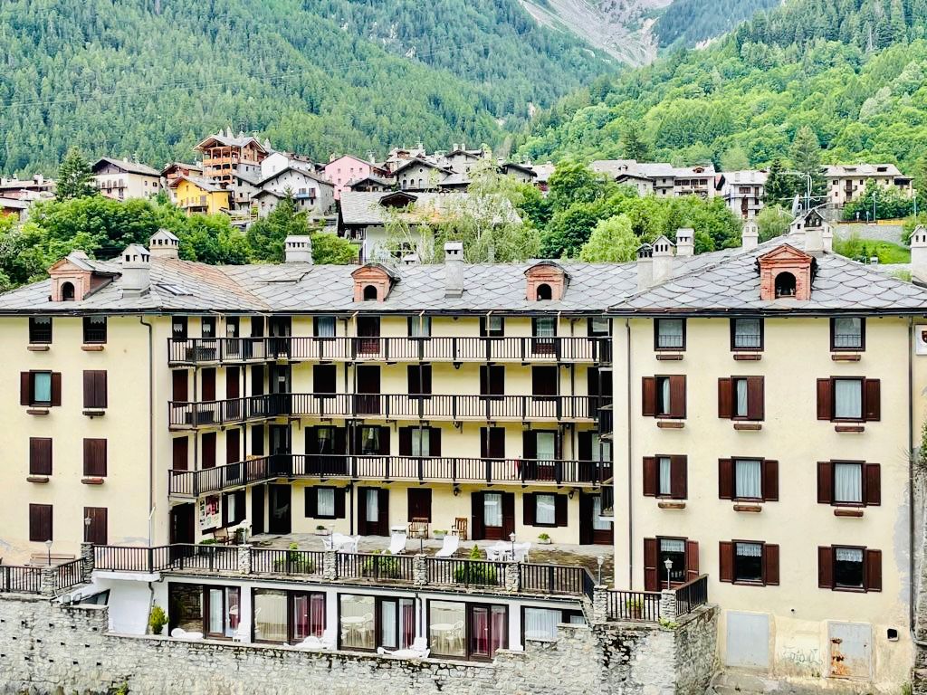 14 غرف نوم فندق في Courmayeur, Italy رقم 80522