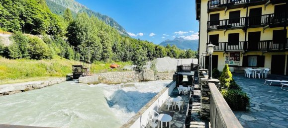 14 غرف نوم فندق في Courmayeur, Italy رقم 80522 23