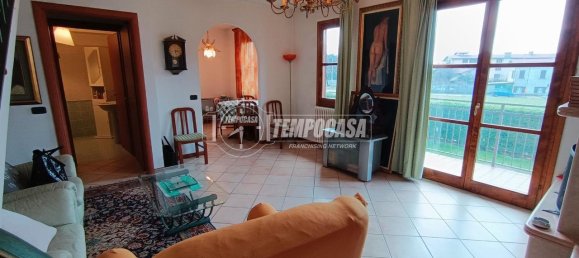 3-salle Appartement à Bergamo, Italy No. 238222 6
