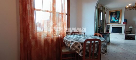 3-salle Appartement à Bergamo, Italy No. 238222 8