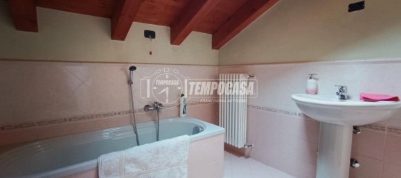 3-salle Appartement à Bergamo, Italy No. 238222 17