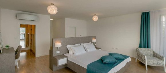 4 bedrooms Villa in Herceg Novi, Montenegro No. 343 10