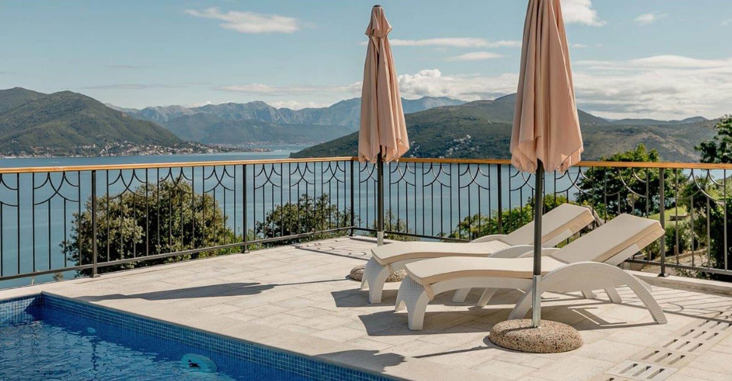4 bedrooms Villa in Herceg Novi, Montenegro No. 343