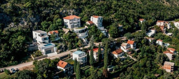 4 bedrooms Villa in Herceg Novi, Montenegro No. 343 21