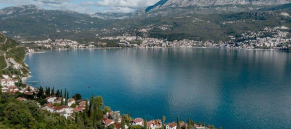 4 bedrooms Villa in Herceg Novi, Montenegro No. 343 19