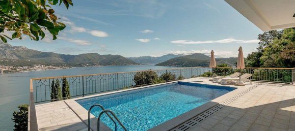 4 bedrooms Villa in Herceg Novi, Montenegro No. 343 13