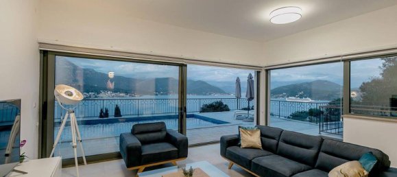 4 bedrooms Villa in Herceg Novi, Montenegro No. 343 27