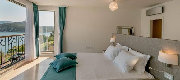 4 bedrooms Villa in Herceg Novi, Montenegro No. 343 5