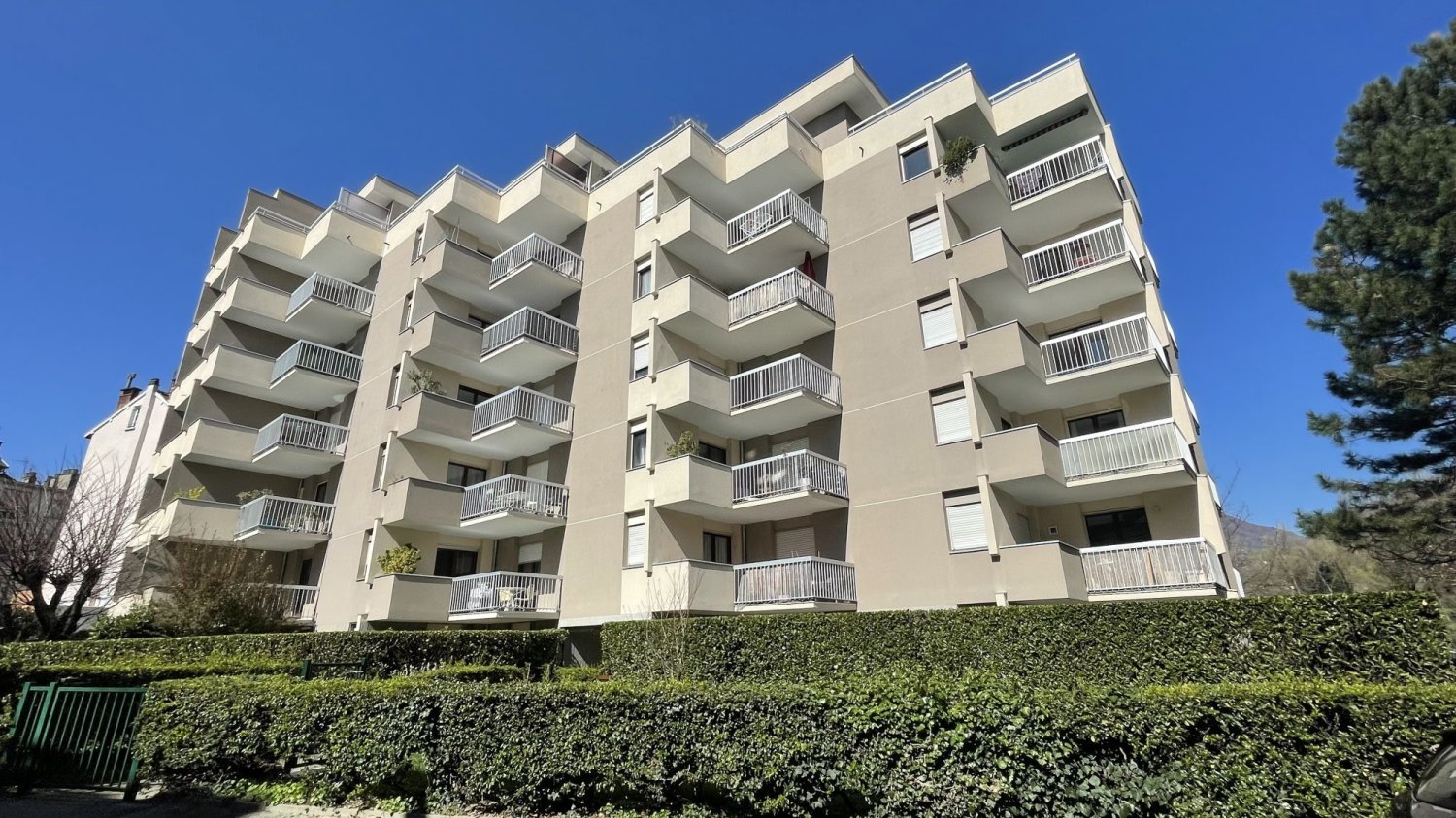 1 bedroom Apartment in Grenoble, France No. 246706