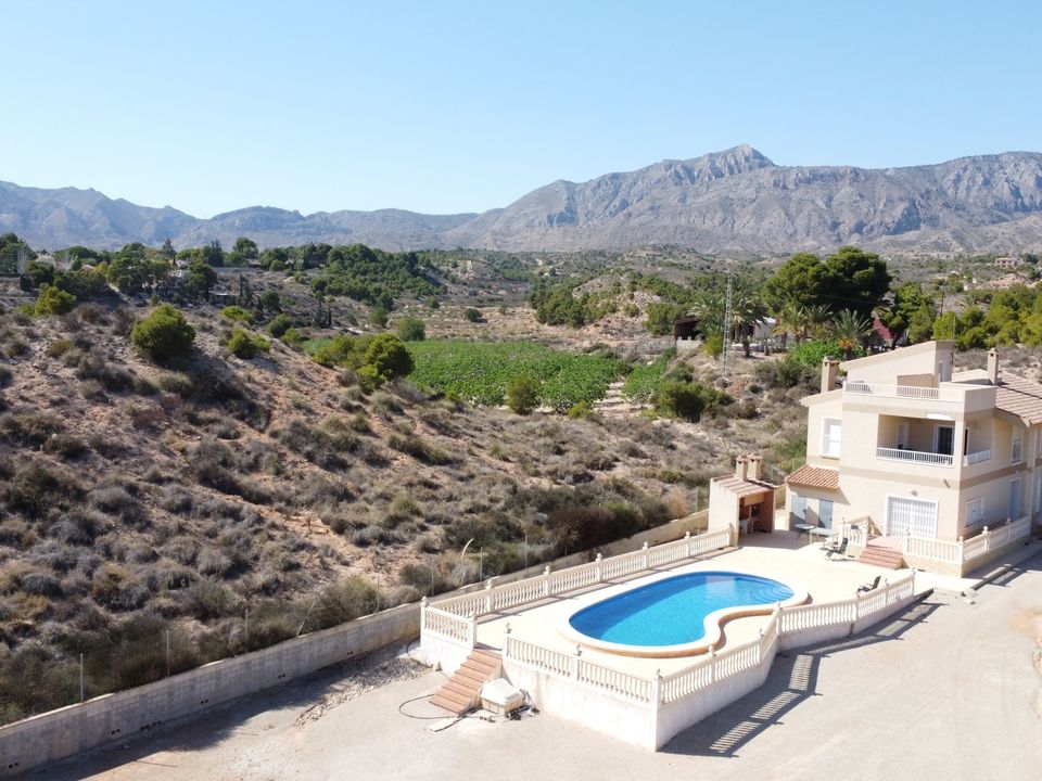 5 bedrooms House in Albatera, Spain No. 279631