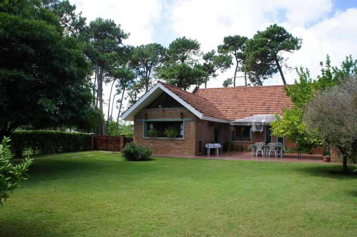 3 bedrooms House in Maldonado, Uruguay No. 3999