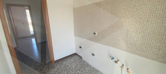 3-salle Appartement à Bari, Italy No. 29131 7