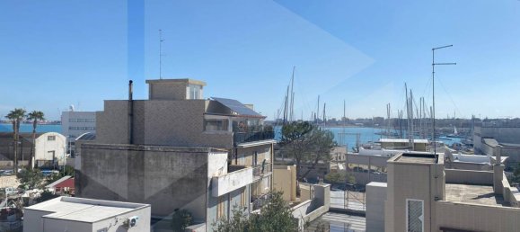 3-salle Appartement à Bari, Italy No. 29131 9