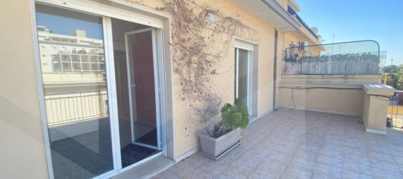 3-salle Appartement à Bari, Italy No. 29131 4