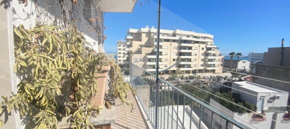 3-salle Appartement à Bari, Italy No. 29131 8