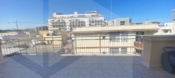 3-salle Appartement à Bari, Italy No. 29131 19