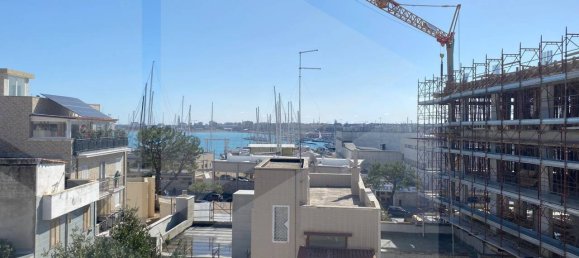 3-salle Appartement à Bari, Italy No. 29131 10