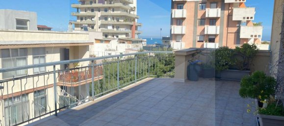 3-salle Appartement à Bari, Italy No. 29131 2