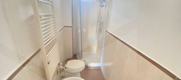 3-salle Appartement à Bari, Italy No. 29131 17