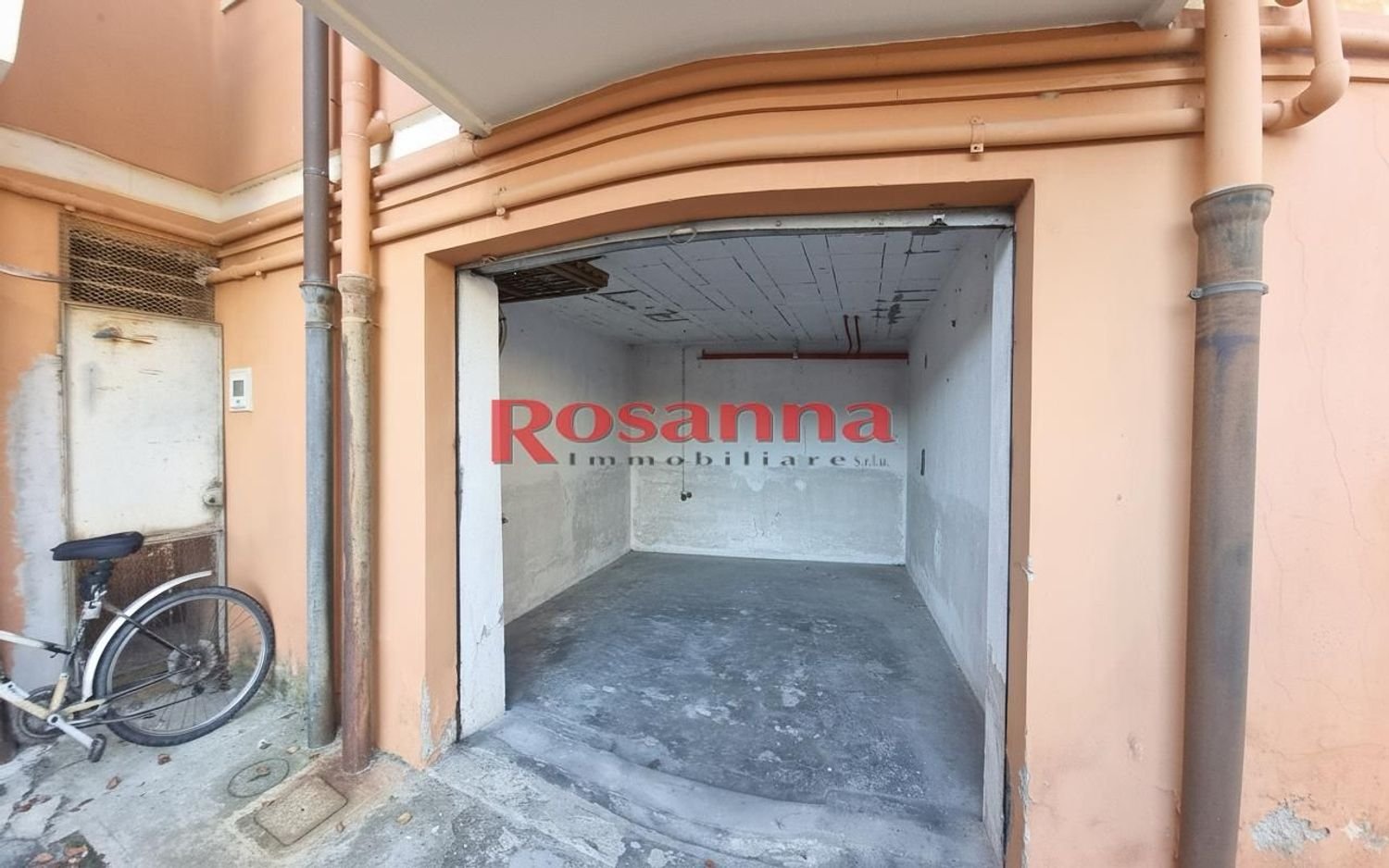 Garage à Livorno, Italy 24m² No. 403459