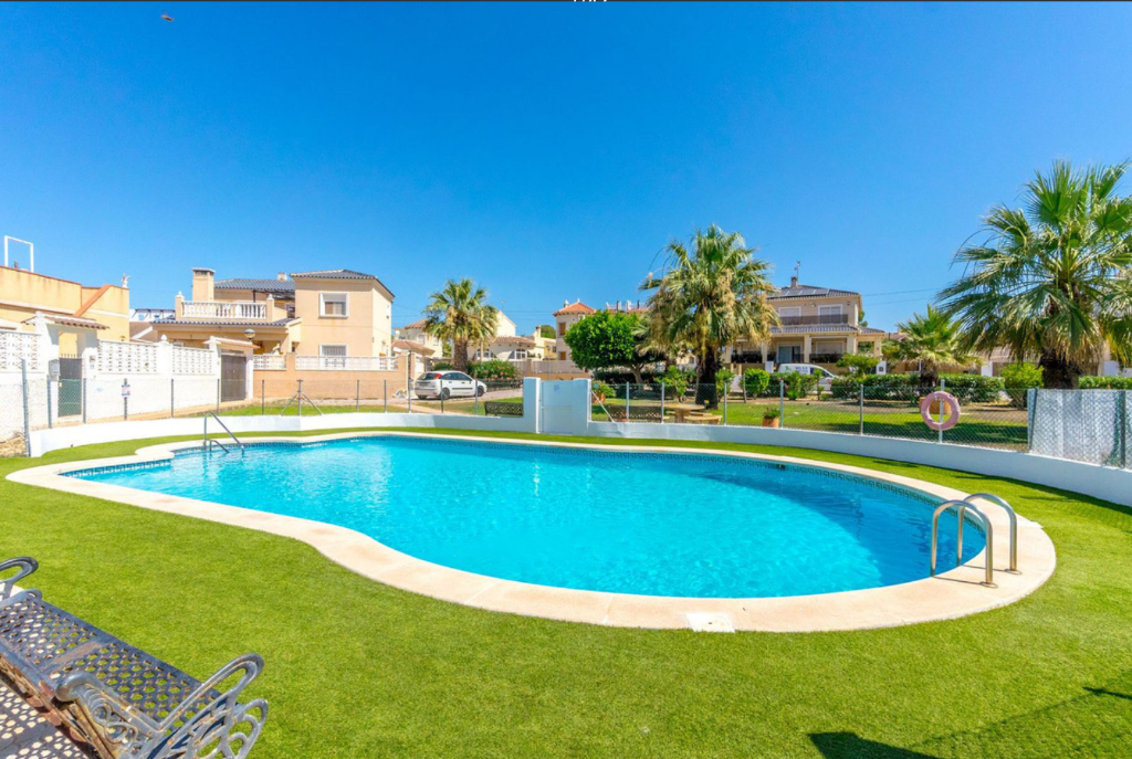 2 bedrooms Villa in Alicante, Spain No. 205537