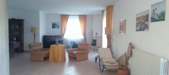 6 bedrooms Villa in Nereto, Italy No. 328084 2