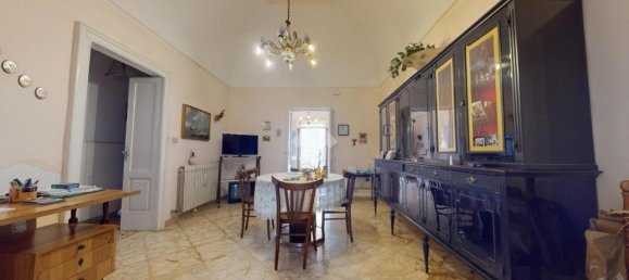 5 rooms House in Francavilla Fontana, Italy No. 33691 3