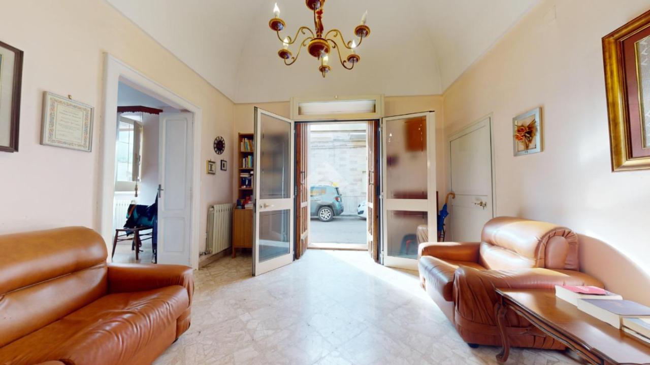 5 rooms House in Francavilla Fontana, Italy No. 33691