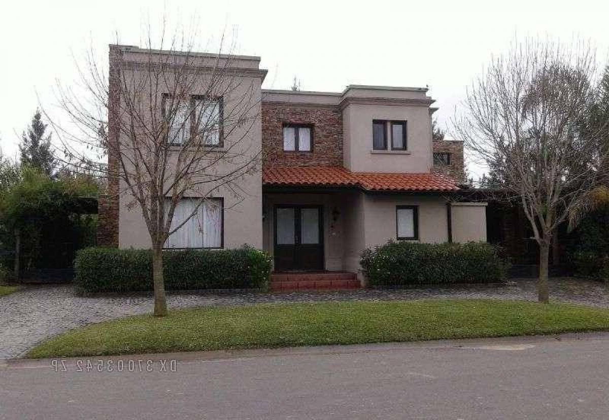 3 bedrooms House in Tigre, Argentina No. 94168