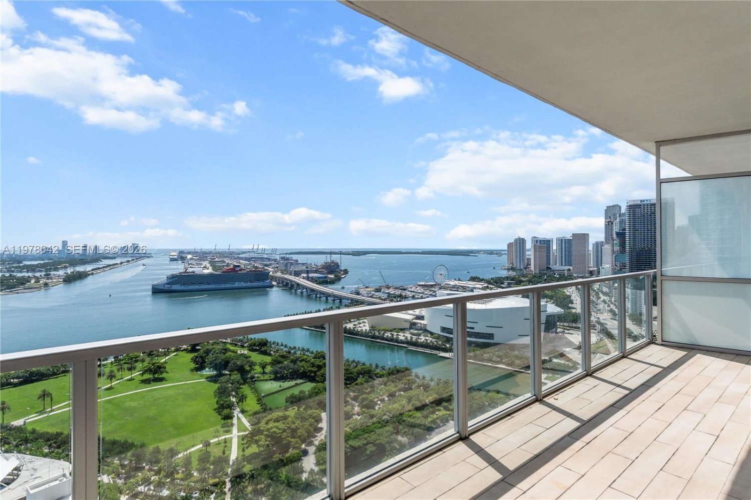 2 chambres propriété commerciale à louer à Miami, Miami-Dade, Florida, USA № 615744