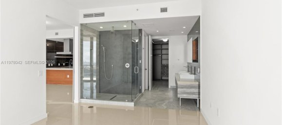 2 chambres propriété commerciale à louer à Miami, Miami-Dade, Florida, USA № 615744 12