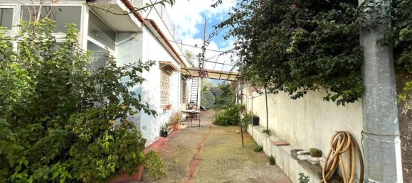 3 rooms House in Torre del Greco, Italy No. 4664 2