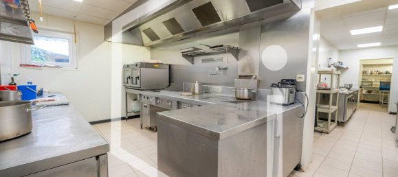 180m² Commercial property in Saint-Satur, France No. 155390 9