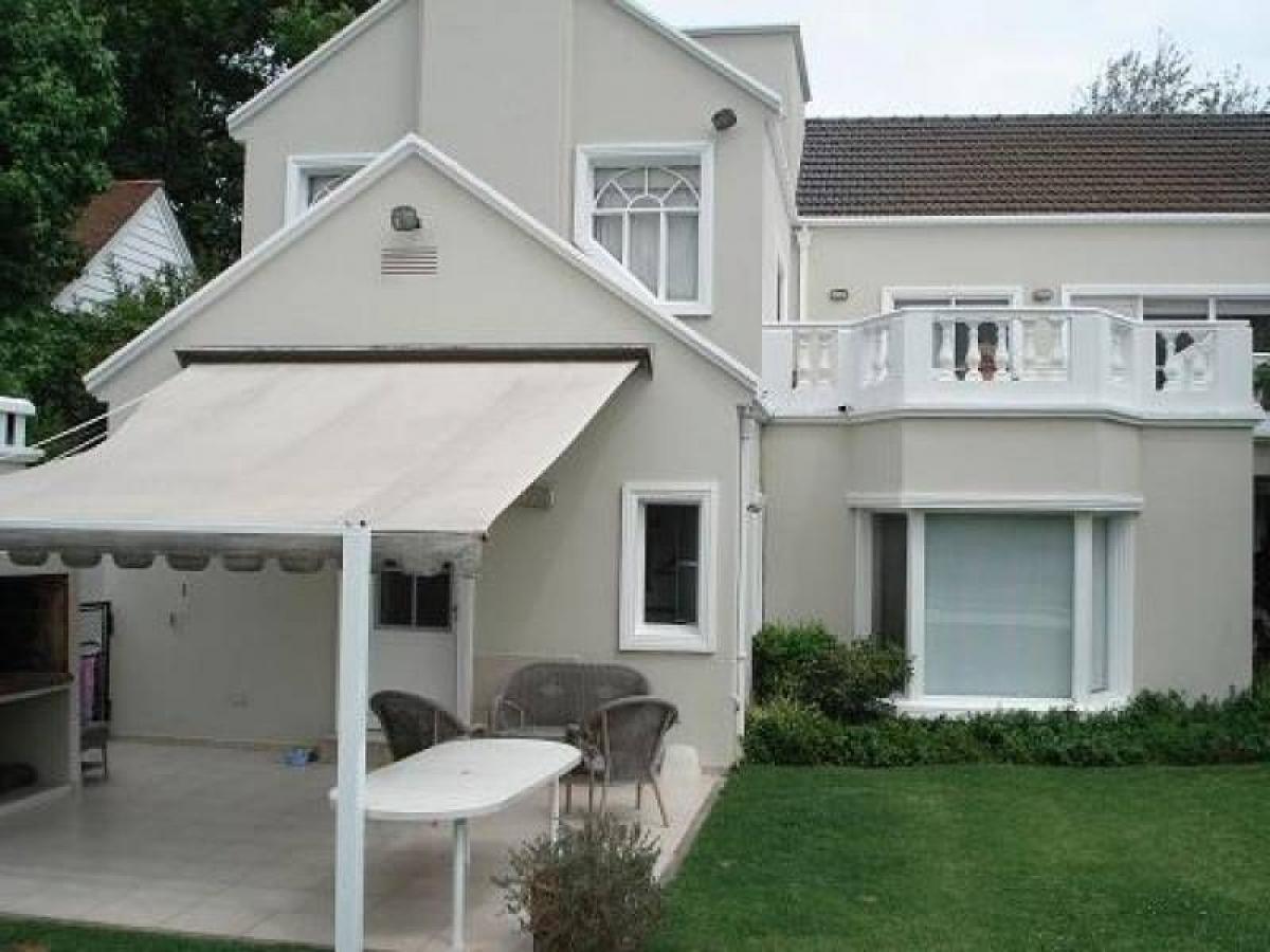 4 bedrooms House in Malvinas Argentinas, Argentina No. 63297