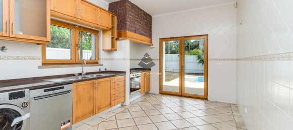 5 bedrooms Villa in Sesimbra, Portugal No. 115533 8