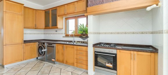 5 bedrooms Villa in Sesimbra, Portugal No. 115533 9