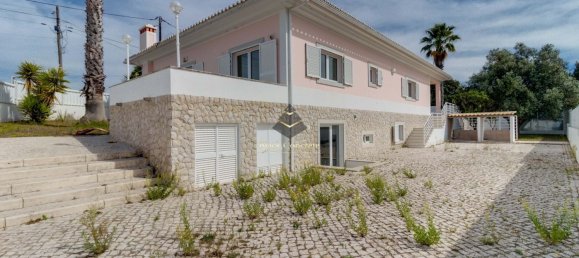 5 bedrooms Villa in Sesimbra, Portugal No. 115533 4