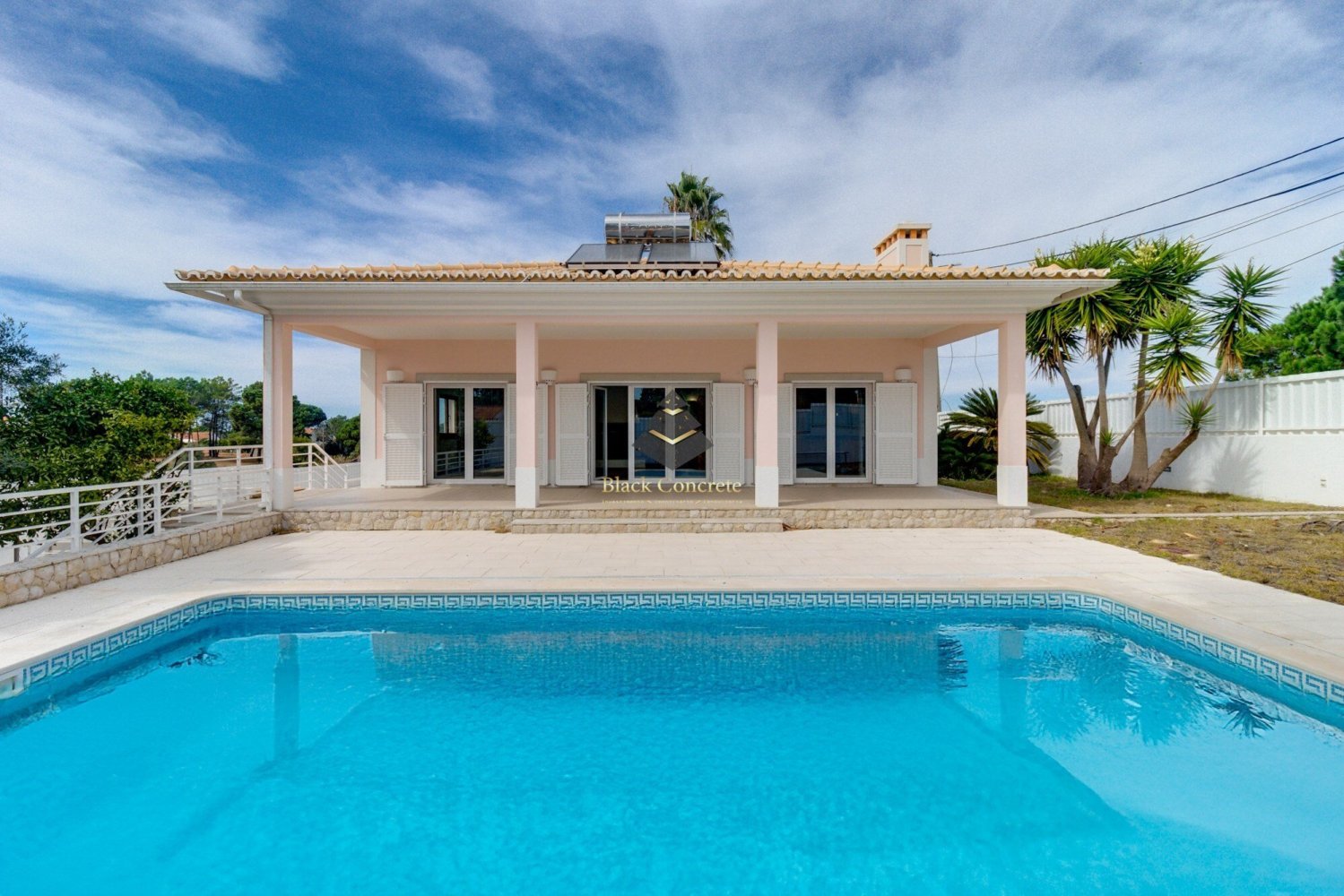 5 bedrooms Villa in Sesimbra, Portugal No. 115533