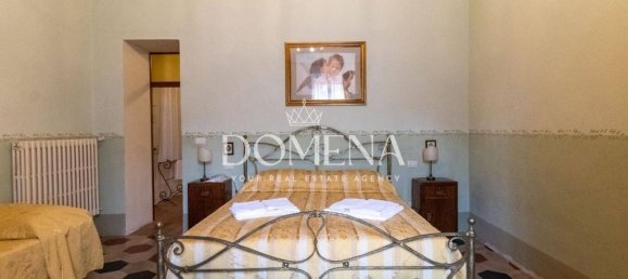 7 bedrooms Villa in Murlo, Italy No. 273999 10