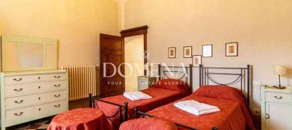 7 bedrooms Villa in Murlo, Italy No. 273999 5