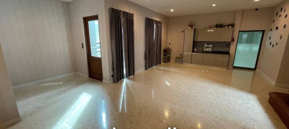 4 bedrooms Cafe / restaurant in Samut Prakan, Thailand No. 13724 8