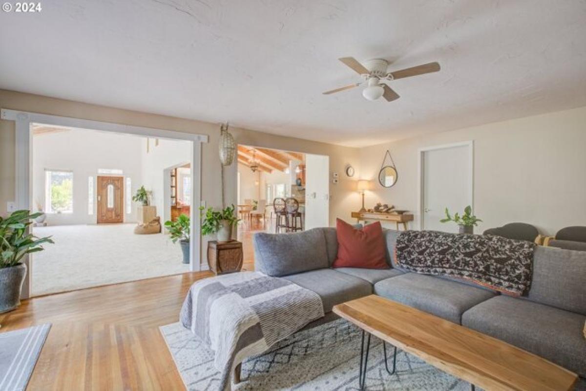 3 bedrooms House in Glide, USA No. 419860