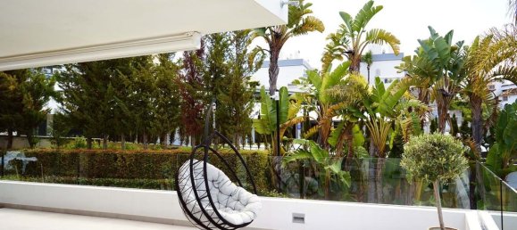 Apartamento de 3 dormitorios en Estepona, Spain No. 154720 9