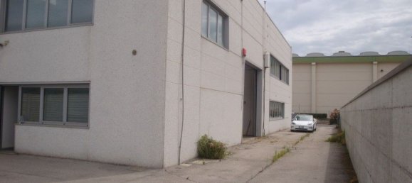 Almacén de 5 habitaciónes en Ravenna, Italy No. 133921 4