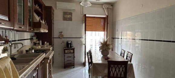 3 Schlafzimmer Wohnung in Naples, Italy, Nr. 257516 6