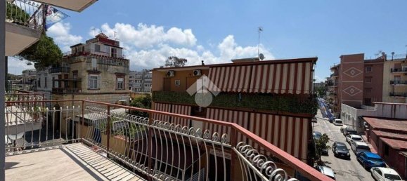 3 Schlafzimmer Wohnung in Naples, Italy, Nr. 257516 3