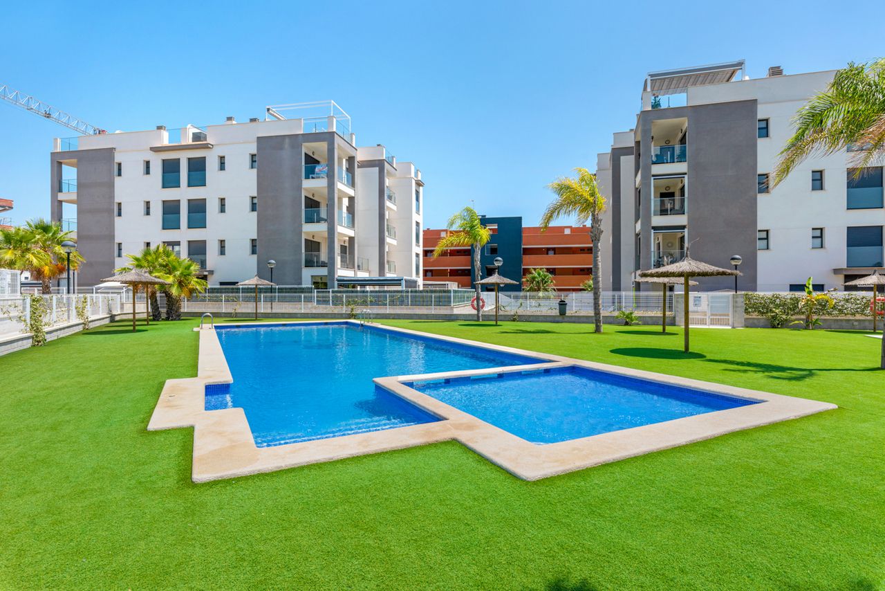 Apartamento de 2 dormitorios en Alicante, Spain No. 138459